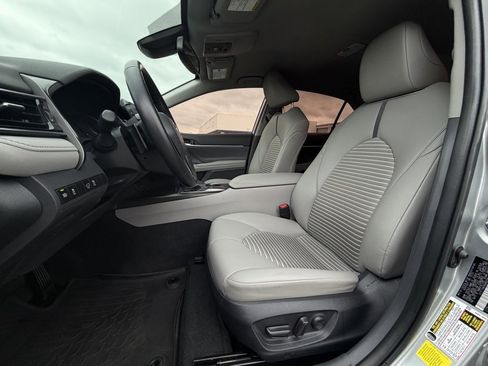 Used 2024 Toyota Camry SE w/ Convenience Package image 11