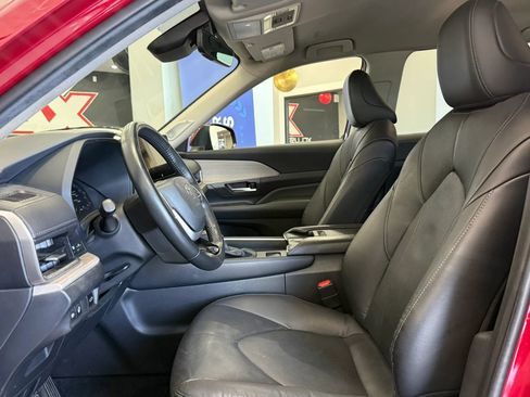 Used 2024 Toyota Grand Highlander AWD image 8