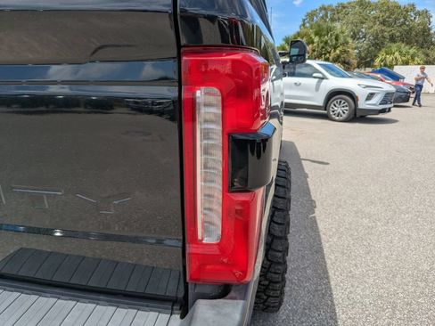 Used 2023 Ford F250 Lariat w/ Lariat Ultimate Package AWD/4WD image 13