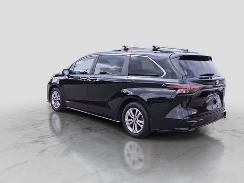 Used 2021 Toyota Sienna AWD image 6