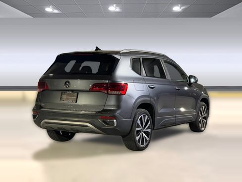 Used 2022 Volkswagen Taos SE FWD image 8