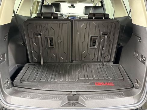 Used 2023 GMC Acadia Denali w/ Denali Ultimate Package FWD image 17