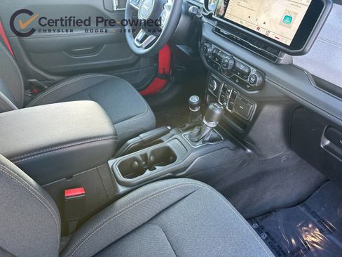 Used 2025 Jeep Wrangler Sahara 4xe image 17