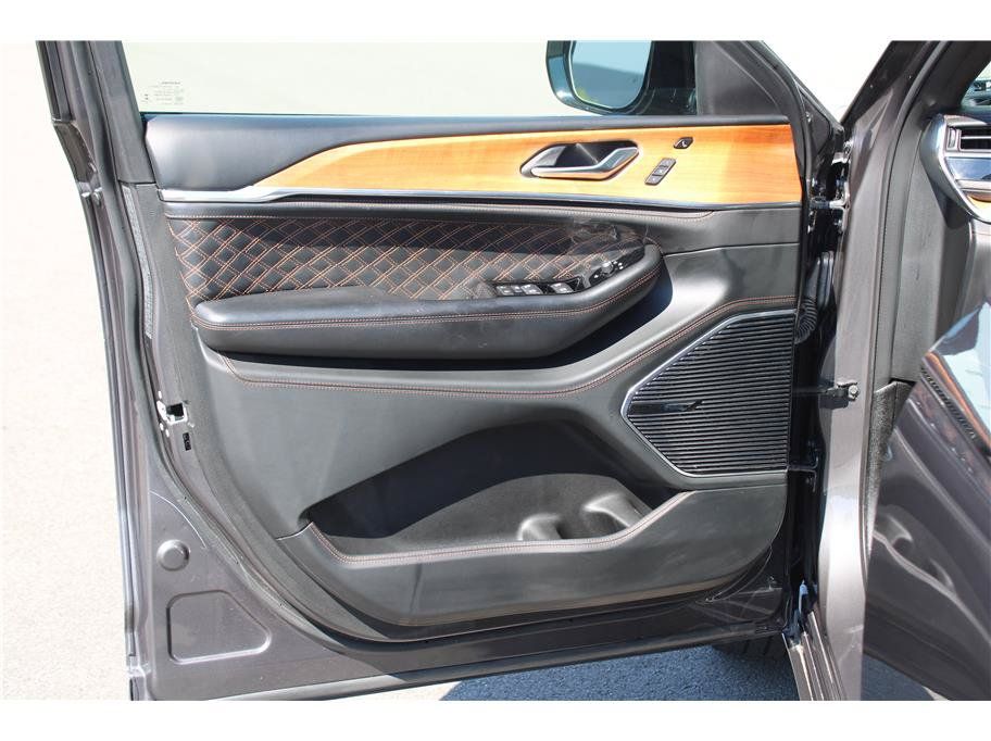 Used 2022 Jeep Grand Cherokee Summit AWD/4WD image 7