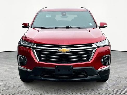 Used 2023 Chevrolet Traverse LT image 2