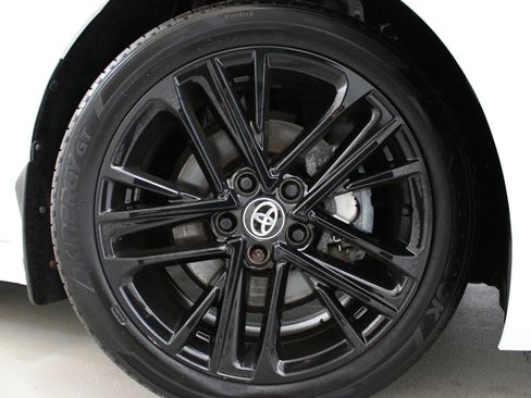Used 2025 Toyota Camry SE w/ Convenience Package FWD image 31