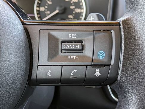 Used 2023 Nissan Rogue SV image 27