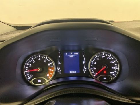 Used 2017 Jeep Renegade Latitude w/ Cold Weather Group AWD/4WD image 9