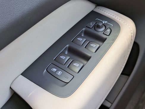 New 2026 Volvo XC60 B5 Plus w/ Protection Package Premier image 23