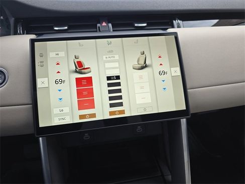 Used 2025 Land Rover Discovery Sport S image 24