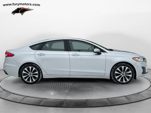 Used 2019 Ford Fusion SE image 2