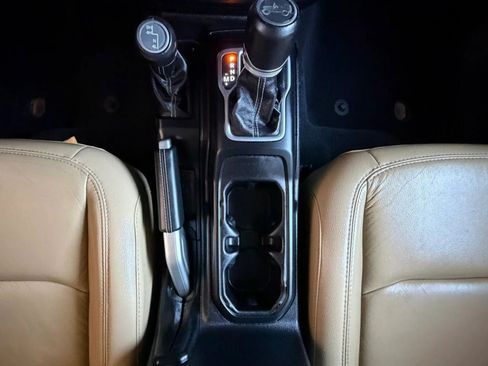 Used 2018 Jeep Wrangler Unlimited Rubicon w/ Dual Top Group AWD/4WD image 63