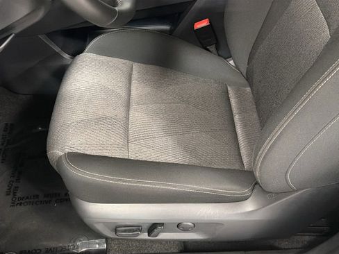 Used 2025 Nissan Rogue SV FWD image 21