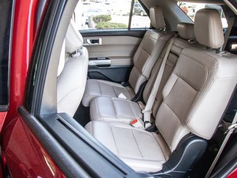 Used 2023 Ford Explorer Limited AWD/4WD image 22