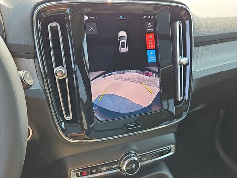 New 2026 Volvo XC40 B5 Core w/ Protection Package Premier image 17