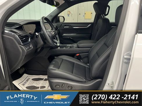 Used 2025 GMC Acadia Elevation w/ Elevation Premium Package FWD image 9
