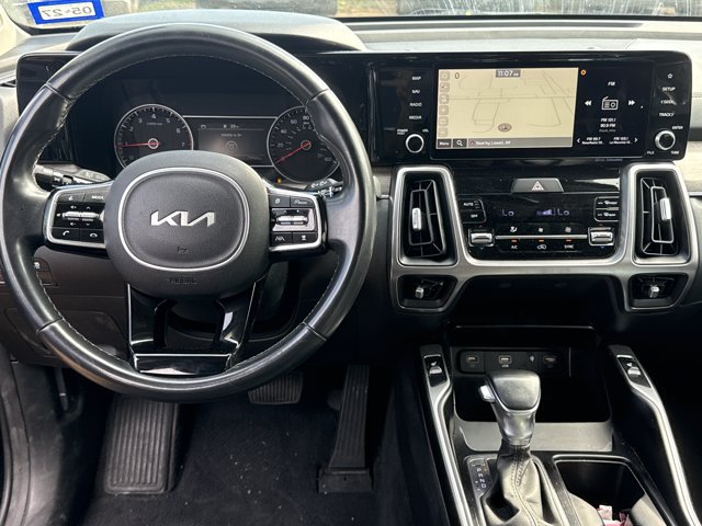 Used 2023 Kia Sorento EX w/ Panoramic Sunroof Package FWD image 4