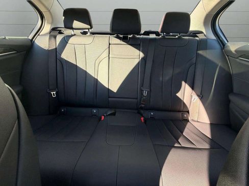 Used 2022 BMW 530e xDrive image 16