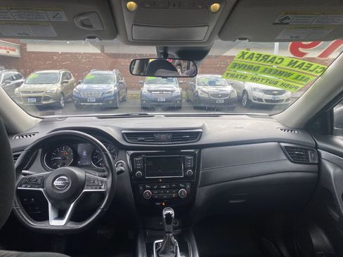 Used 2019 Nissan Rogue SV image 9