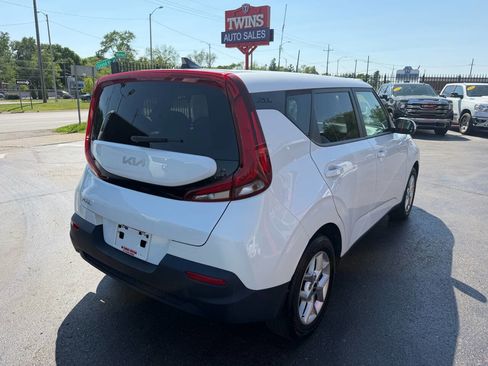 Used 2022 Kia Soul LX w/ Technology Package FWD image 5
