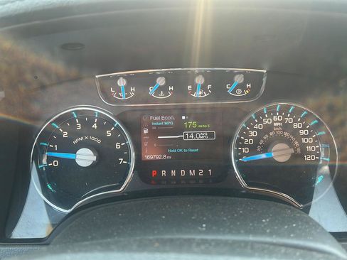 Used 2014 Ford F150 Lariat w/ Equipment Group 502A Luxury AWD/4WD image 22