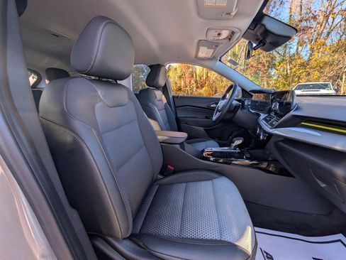 Used 2024 Chevrolet Trax LT w/ Driver Confidence Package image 36