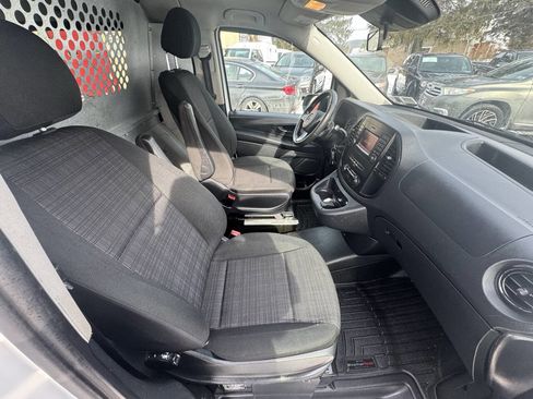 Used 2019 Mercedes-Benz Metris Passenger image 23