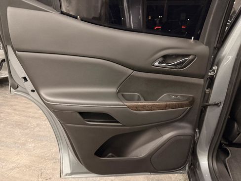 Used 2023 GMC Acadia Denali w/ Denali Technology Package FWD image 33
