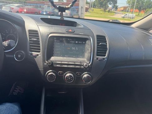 Used 2018 Kia Forte S w/ S Technology Plus Package FWD image 11