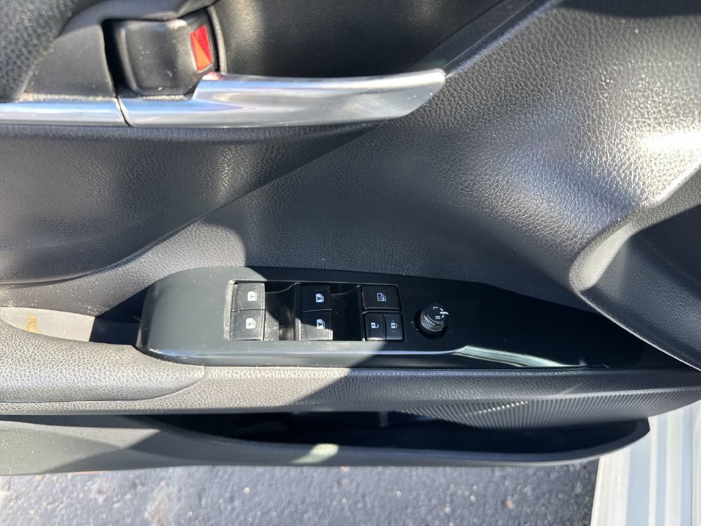 Used 2018 Toyota Camry SE w/ Convenience Package FWD image 14