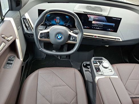 Used 2025 BMW iX xDrive50 w/ Premium Package AWD/4WD image 12