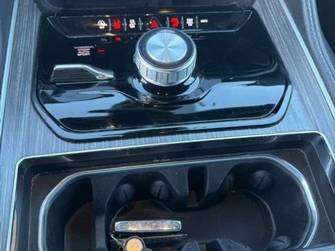 Used 2024 Jeep Wagoneer L Series II w/ Flexible Seating Group image 17