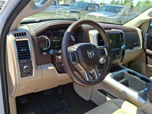 Used 2018 RAM 1500 Laramie w/ Convenience Group AWD/4WD image 25
