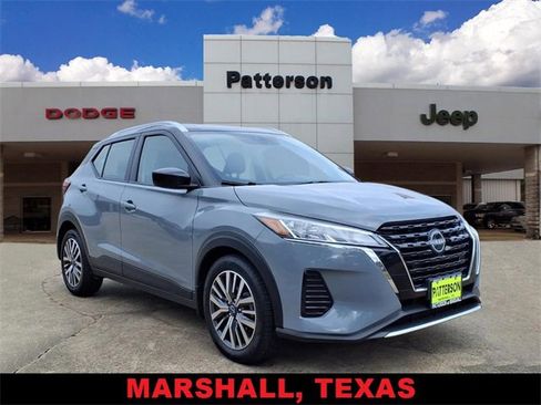 Used 2023 Nissan Kicks SV image 1