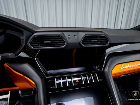 Used 2023 Lamborghini Urus S image 31