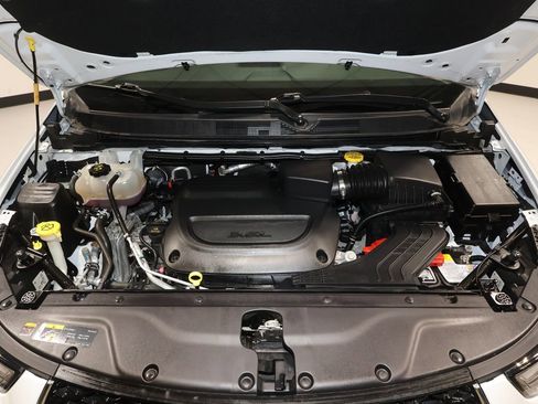 Used 2024 Chrysler Pacifica Touring-L image 28