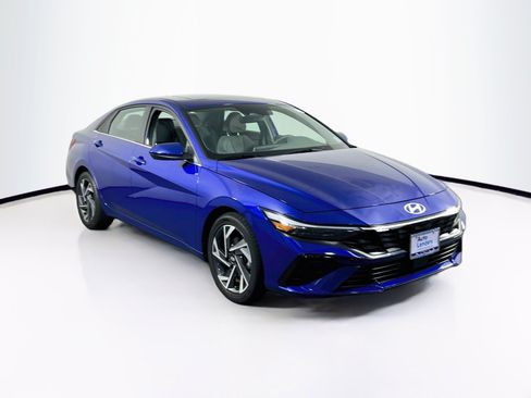 Used 2024 Hyundai Elantra SEL w/ Convenience Package FWD image 3