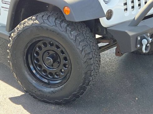 Used 2018 Jeep Wrangler Unlimited Sport S AWD/4WD image 4