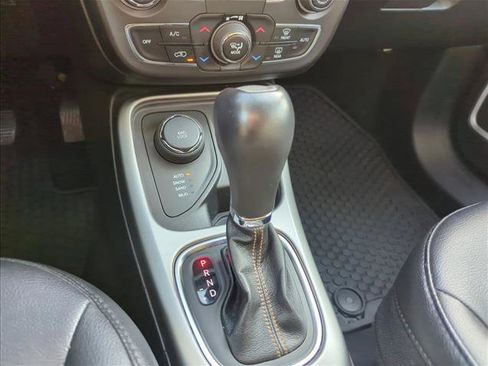 Used 2019 Jeep Compass Latitude w/ Cold Weather Group image 10