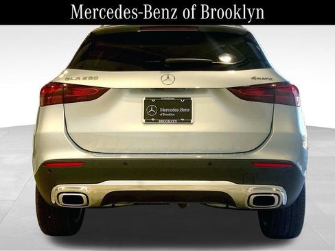 Used 2025 Mercedes-Benz GLA 250 4MATIC image 4