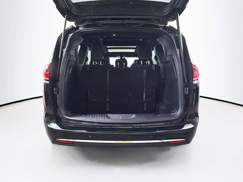 Used 2026 Chrysler Pacifica Limited FWD image 28