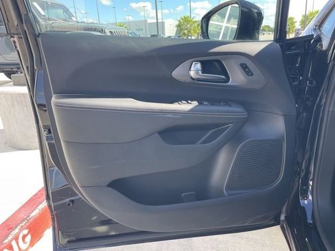 New 2026 Chrysler Pacifica Select w/ S Appearance Package image 13