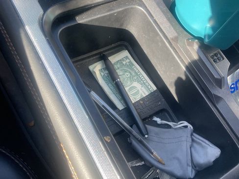 Used 2024 Ford F250 Platinum w/ FX4 Off-Road Package image 9