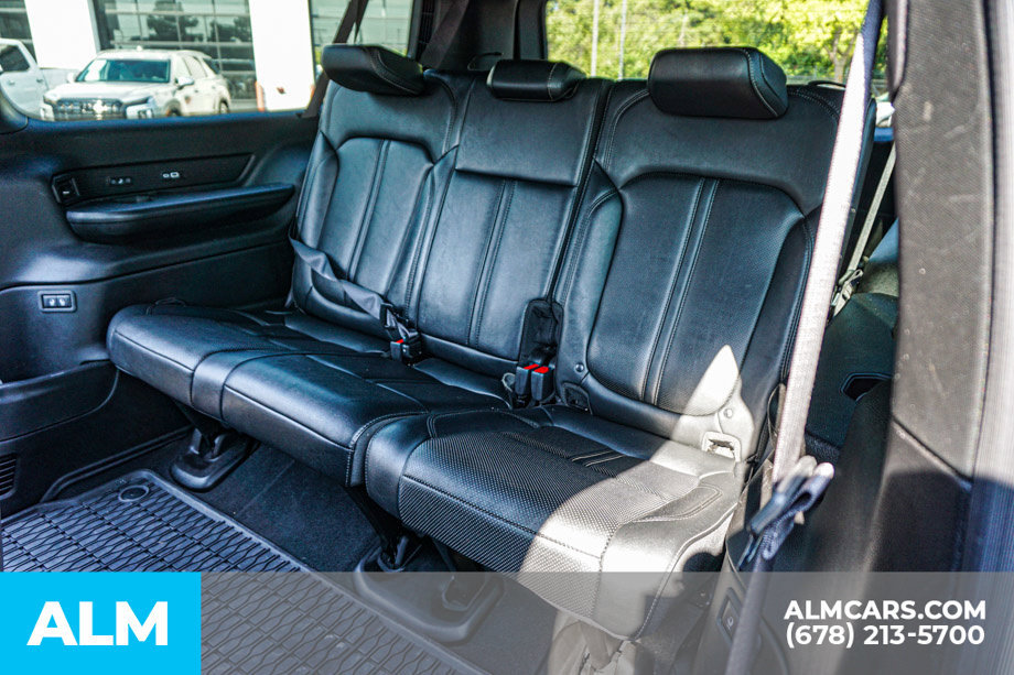 Used 2024 Jeep Wagoneer L Series II w/ Flexible Seating Group RWD image 20