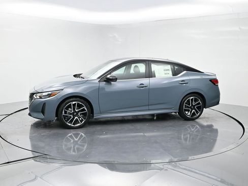 New 2025 Nissan Sentra SR image 3