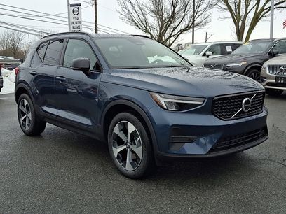 New 2026 Volvo XC40 B5 Core w/ Climate Package