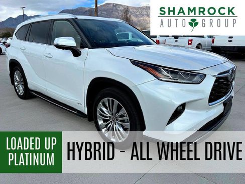 Used 2024 Toyota Highlander Platinum AWD/4WD image 1
