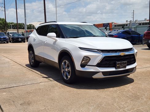 Used 2024 Chevrolet Blazer LT w/ Convenience Package FWD image 4