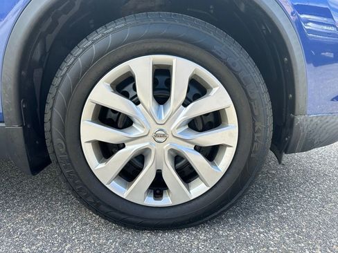Used 2017 Nissan Rogue S AWD/4WD image 12