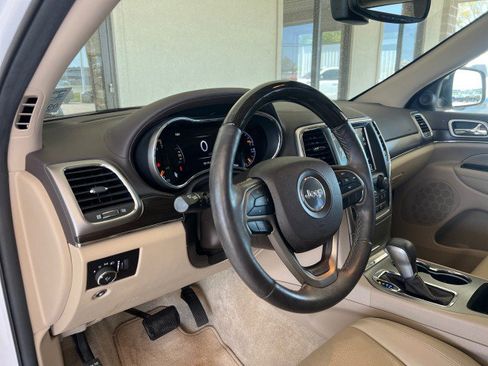 Used 2018 Jeep Grand Cherokee Overland image 18